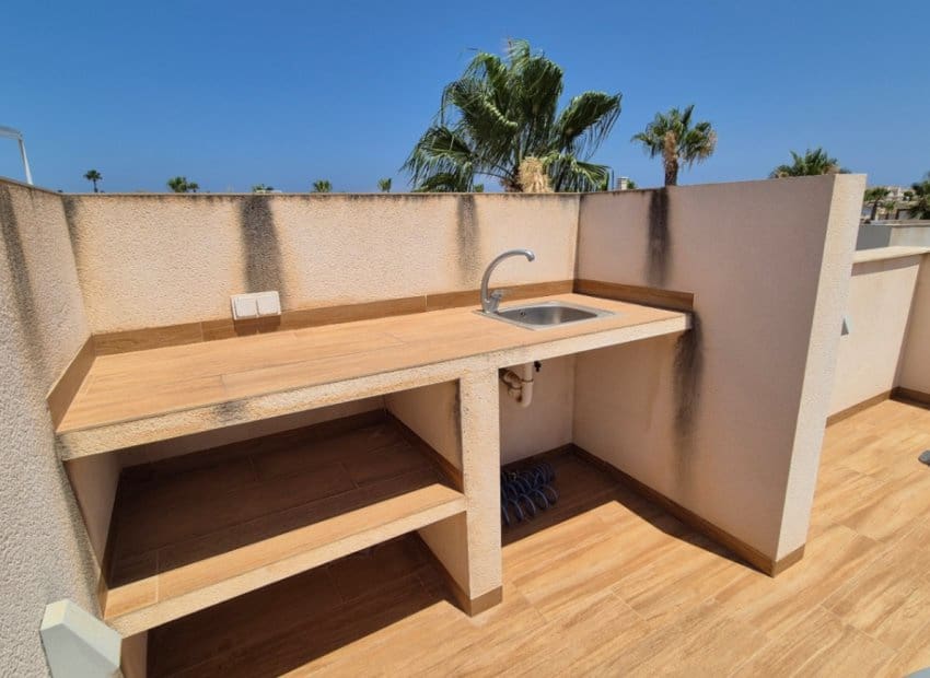 4 makuuhuone Huvila myytävänä paikassa Torrevieja mukana uima-altaan - 785 000 € (Ref: 9987256)