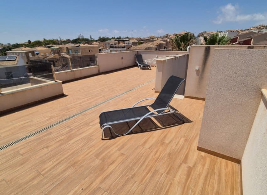 4 makuuhuone Huvila myytävänä paikassa Torrevieja mukana uima-altaan - 785 000 € (Ref: 9987256)