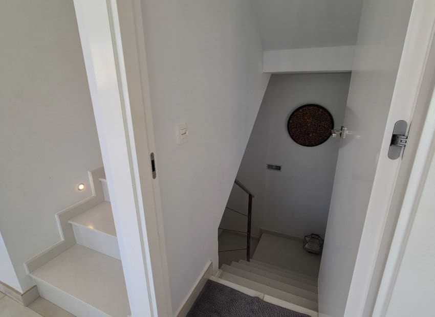 4 makuuhuone Huvila myytävänä paikassa Torrevieja mukana uima-altaan - 785 000 € (Ref: 9987256)