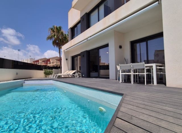 4 soverom Villa til salgs i Playa de los Locos, Torrevieja med svømmebasseng - € 785 000 (Ref: 9987256)