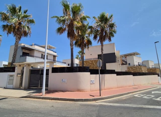 4 soverom Villa til salgs i Playa de los Locos, Torrevieja med svømmebasseng - € 785 000 (Ref: 9987256)