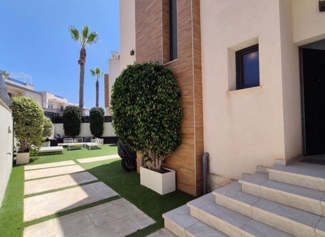 4 soverom Villa til salgs i Playa de los Locos, Torrevieja med svømmebasseng - € 785 000 (Ref: 9987256)