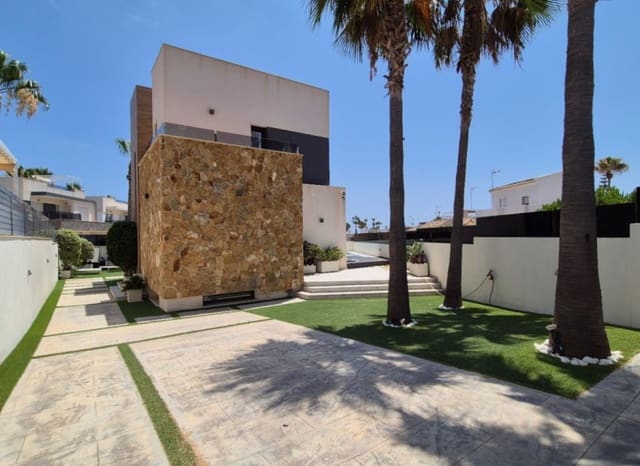 4 soverom Villa til salgs i Playa de los Locos, Torrevieja med svømmebasseng - € 785 000 (Ref: 9987256)