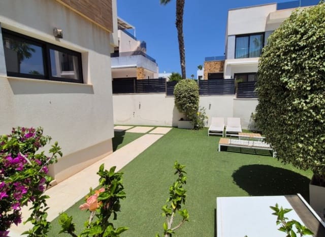 4 soverom Villa til salgs i Playa de los Locos, Torrevieja med svømmebasseng - € 785 000 (Ref: 9987256)