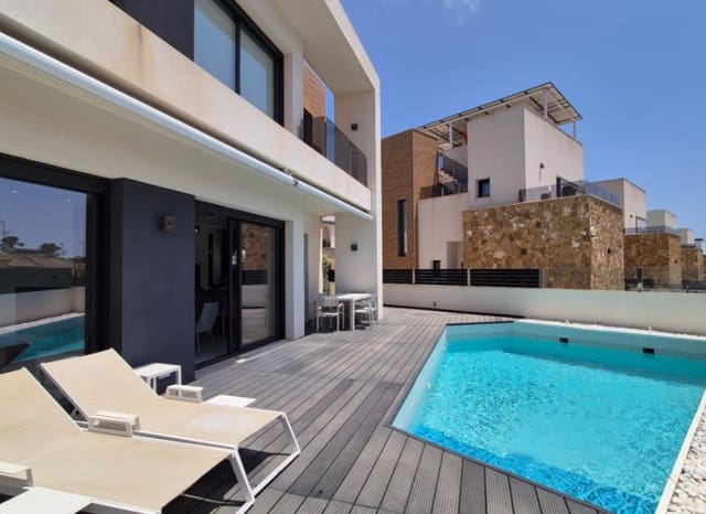 4 soverom Villa til salgs i Playa de los Locos, Torrevieja med svømmebasseng - € 785 000 (Ref: 9987256)