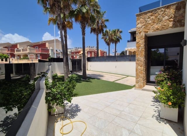 4 soverom Villa til salgs i Playa de los Locos, Torrevieja med svømmebasseng - € 785 000 (Ref: 9987256)