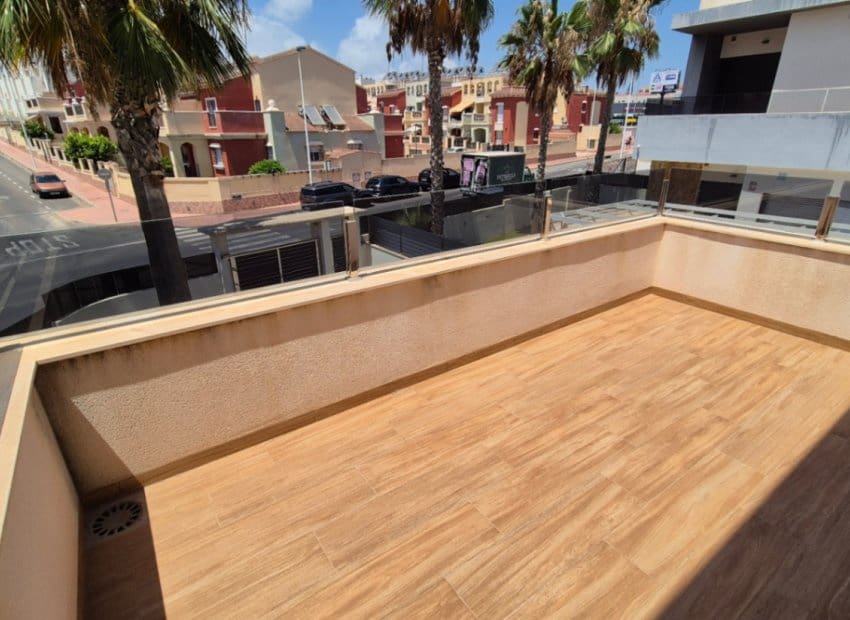 4 makuuhuone Huvila myytävänä paikassa Torrevieja mukana uima-altaan - 785 000 € (Ref: 9987256)