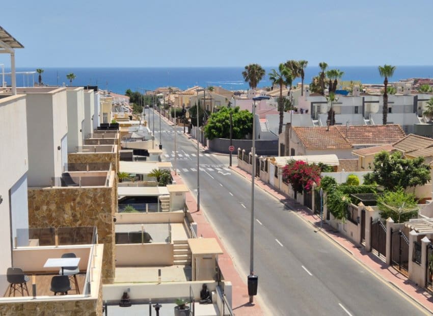 4 makuuhuone Huvila myytävänä paikassa Torrevieja mukana uima-altaan - 785 000 € (Ref: 9987256)