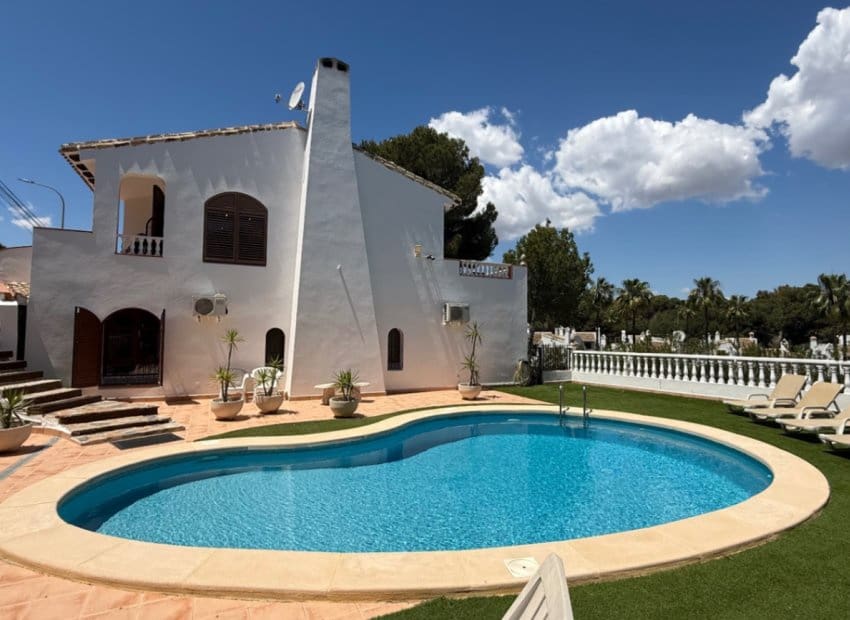 4 sypialnia Willa na sprzedaż w Los Dolses z basenem - 750 000 € (Ref: 9987257)