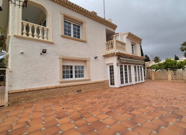 Chalet de 7 habitaciones en Cabo Roig, Orihuela en venta con piscina - 1.490.000 € (Ref: 9987258)