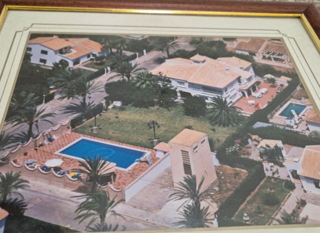 Chalet de 7 habitaciones en Cabo Roig, Orihuela en venta con piscina - 1.490.000 € (Ref: 9987258)