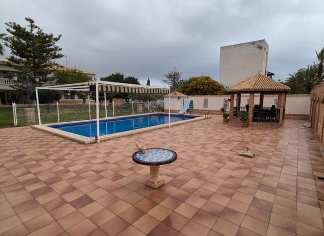 Chalet de 7 habitaciones en Cabo Roig, Orihuela en venta con piscina - 1.490.000 € (Ref: 9987258)