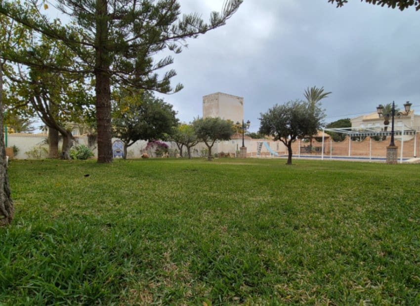 Chalet de 7 habitaciones en Orihuela Costa en venta con piscina - 1.490.000 € (Ref: 9987258)