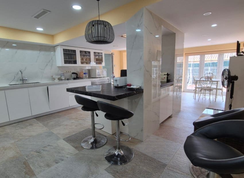 Chalet de 7 habitaciones en Orihuela Costa en venta con piscina - 1.490.000 € (Ref: 9987258)