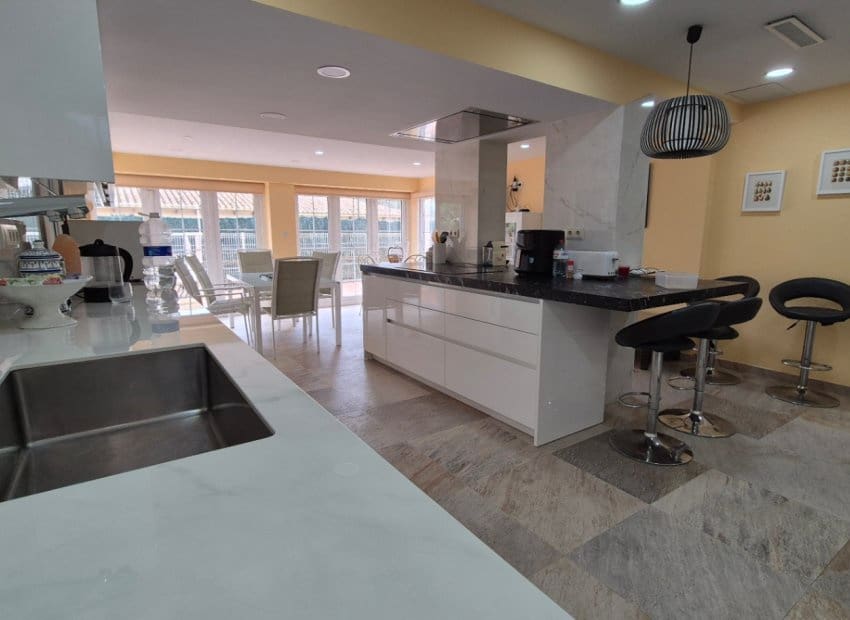Chalet de 7 habitaciones en Orihuela Costa en venta con piscina - 1.490.000 € (Ref: 9987258)