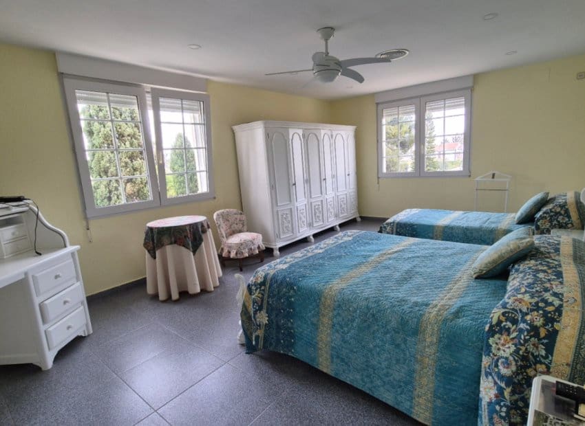Chalet de 7 habitaciones en Orihuela Costa en venta con piscina - 1.490.000 € (Ref: 9987258)
