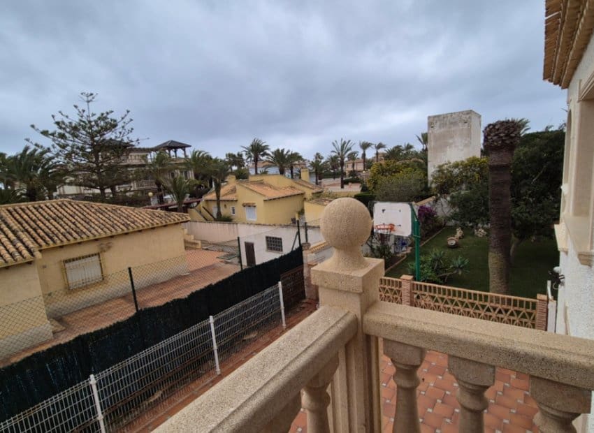 Chalet de 7 habitaciones en Orihuela Costa en venta con piscina - 1.490.000 € (Ref: 9987258)