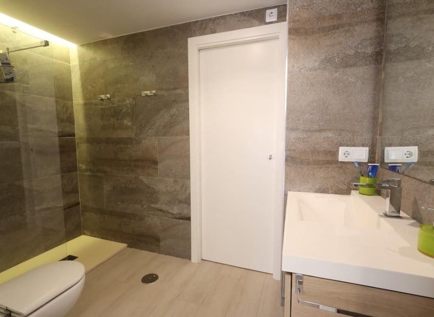 3 Zimmer Apartment zu verkaufen in Orihuela Costa mit Pool - 305.000 € (Ref: 9987261)
