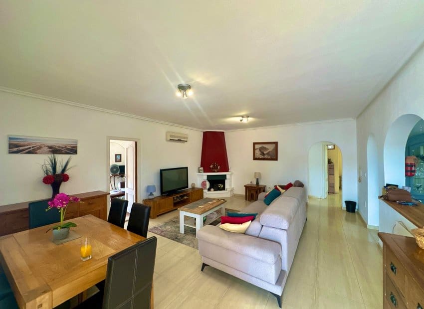 4 soveværelse Villa til salg i Catral med swimmingpool - € 375.000 (Ref: 9987267)