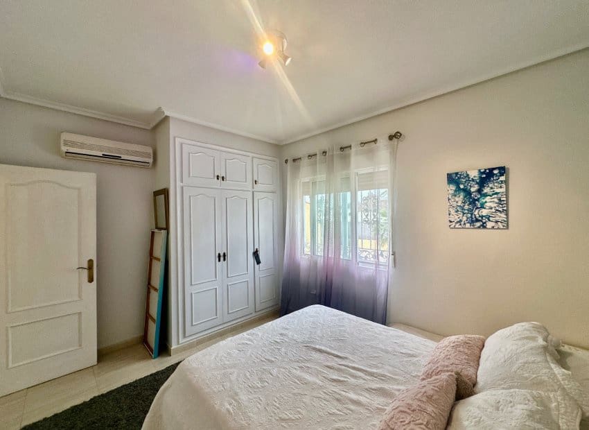 4 soveværelse Villa til salg i Catral med swimmingpool - € 375.000 (Ref: 9987267)