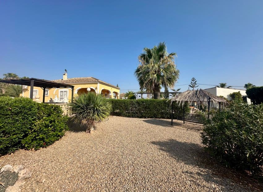 4 soveværelse Villa til salg i Catral med swimmingpool - € 375.000 (Ref: 9987267)