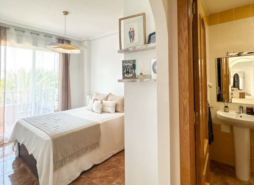 2 soverom Leilighet til salgs i Guardamar del Segura med svømmebasseng - € 215 000 (Ref: 9991505)