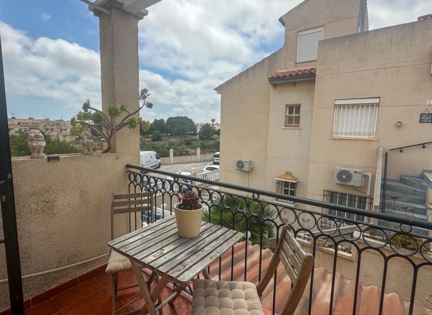 2 sovrum Lägenhet till salu i Playa Flamenca med pool - 198 000 € (Ref: 9991506)