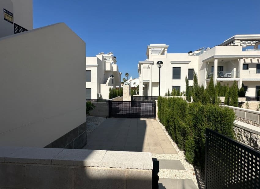 2 slaapkamer Appartement te koop in Ciudad Quesada - € 359.000 (Ref: 9991507)