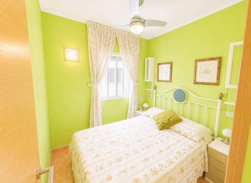 2 Zimmer Apartment zu verkaufen in Torrevieja mit Pool - 135.000 € (Ref: 9991509)