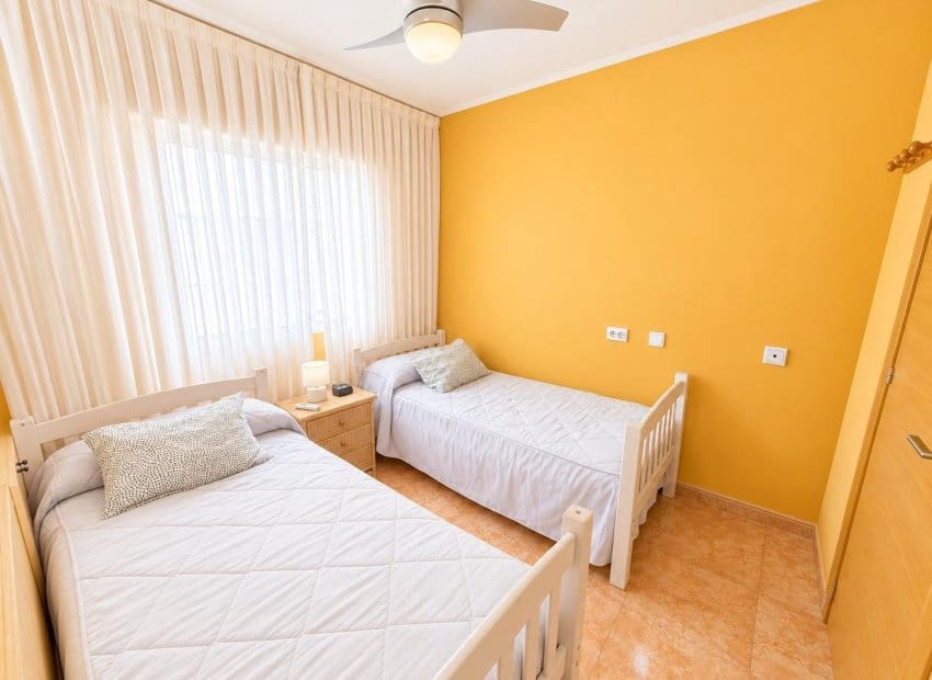 2 Zimmer Apartment zu verkaufen in Torrevieja mit Pool - 135.000 € (Ref: 9991509)