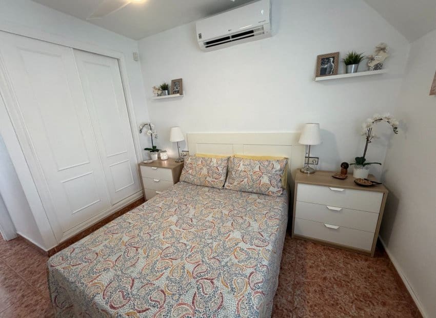 2 sovrum Lägenhet till salu i Entre Naranjos med pool - 150 000 € (Ref: 9991511)