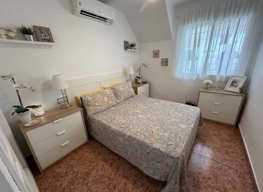 2 sovrum Lägenhet till salu i Entre Naranjos med pool - 150 000 € (Ref: 9991511)