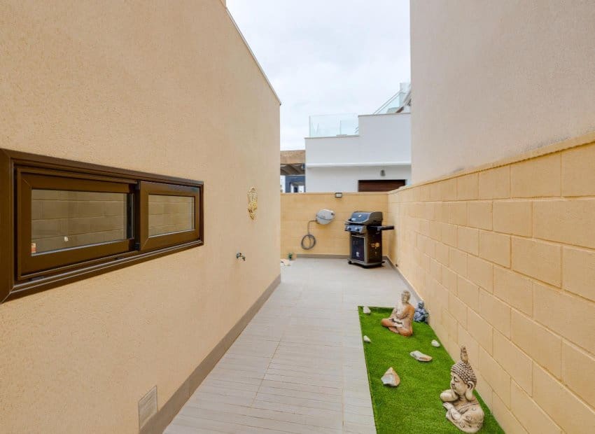 3 soverom Villa til salgs i Ciudad Quesada med svømmebasseng - € 379 969 (Ref: 9996230)