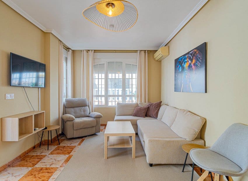 3 makuuhuone Omakotitalo myytävänä paikassa Orihuela Costa mukana uima-altaan - 269 900 € (Ref: 9996232)