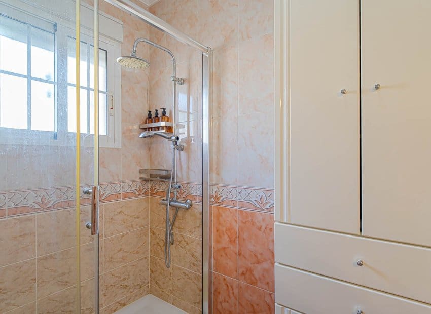 3 makuuhuone Omakotitalo myytävänä paikassa Orihuela Costa mukana uima-altaan - 269 900 € (Ref: 9996232)