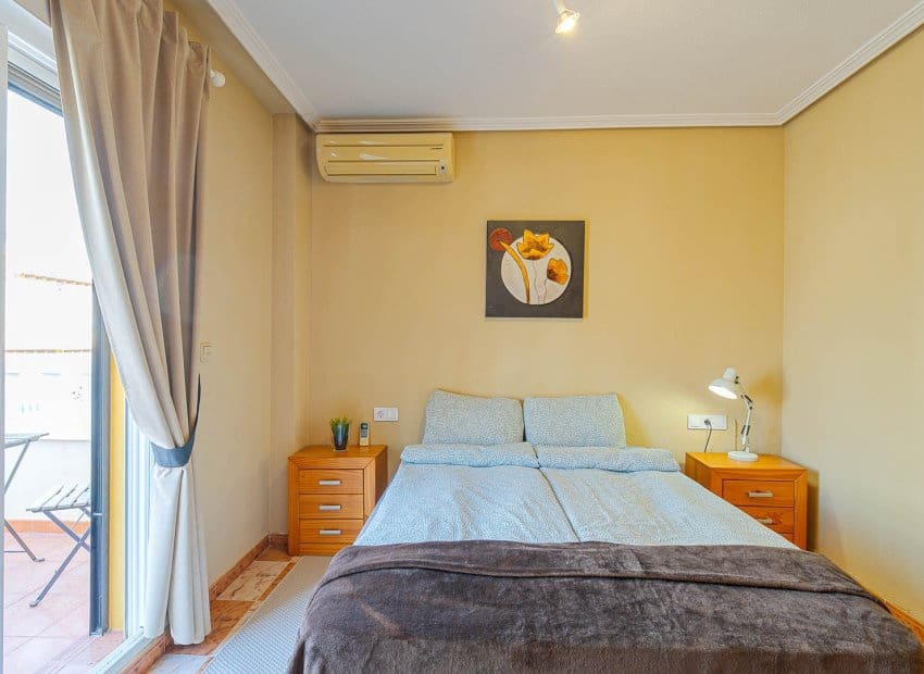 3 makuuhuone Omakotitalo myytävänä paikassa Orihuela Costa mukana uima-altaan - 269 900 € (Ref: 9996232)