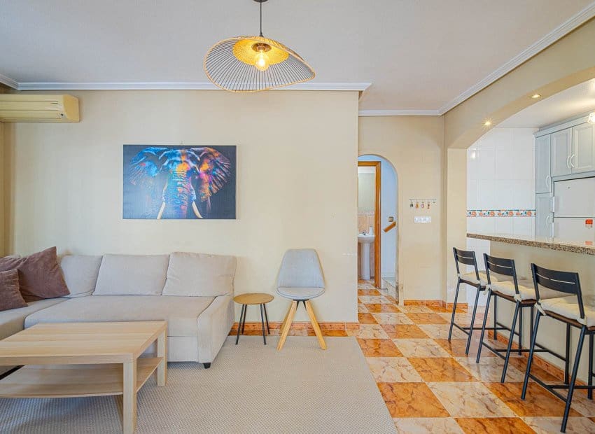 3 makuuhuone Omakotitalo myytävänä paikassa Orihuela Costa mukana uima-altaan - 269 900 € (Ref: 9996232)