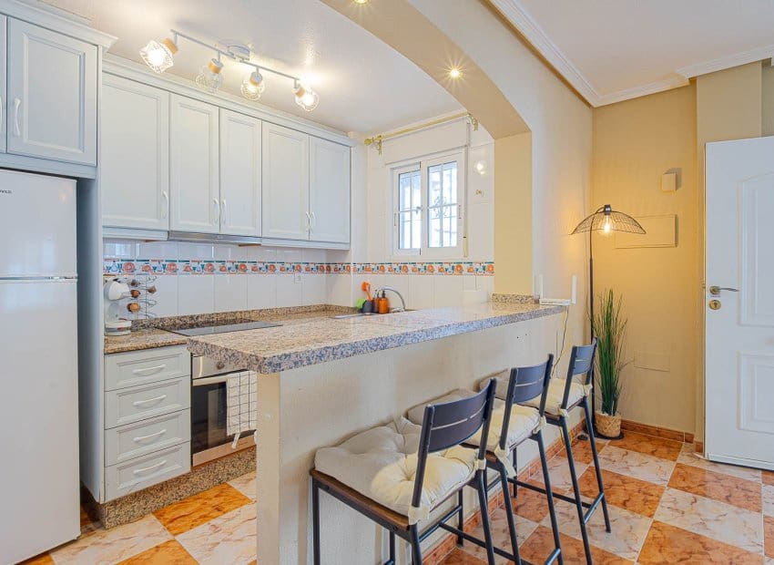 3 makuuhuone Omakotitalo myytävänä paikassa Orihuela Costa mukana uima-altaan - 269 900 € (Ref: 9996232)