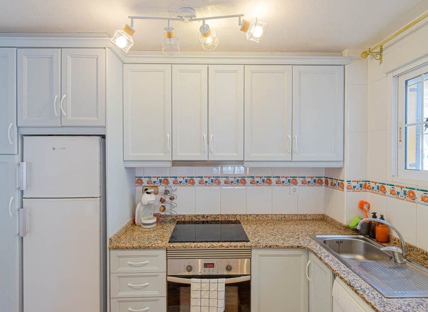 3 makuuhuone Omakotitalo myytävänä paikassa Orihuela Costa mukana uima-altaan - 269 900 € (Ref: 9996232)