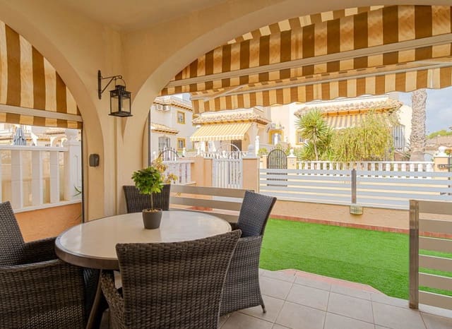 3 soverom Hus til salgs i Lomas de Cabo Roig - Los Dolses, Orihuela med svømmebasseng - € 269 900 (Ref: 9996232)