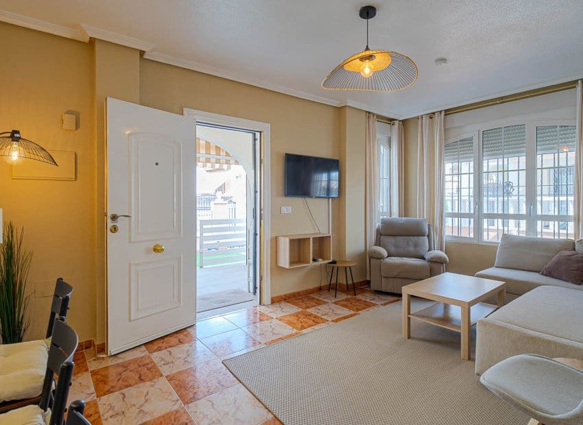 3 makuuhuone Omakotitalo myytävänä paikassa Orihuela Costa mukana uima-altaan - 269 900 € (Ref: 9996232)