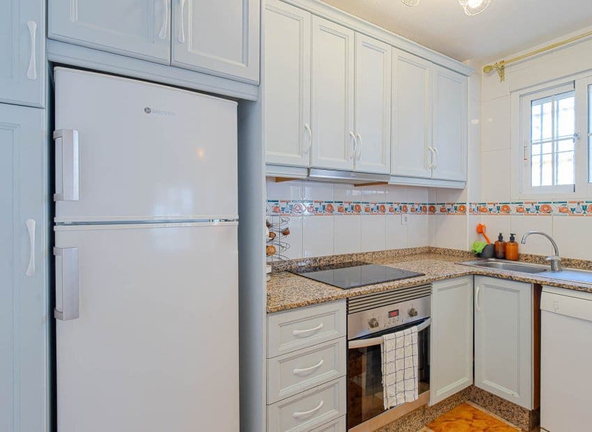 3 makuuhuone Omakotitalo myytävänä paikassa Orihuela Costa mukana uima-altaan - 269 900 € (Ref: 9996232)