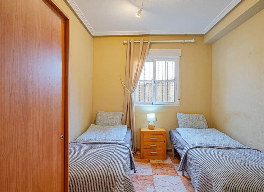 3 makuuhuone Omakotitalo myytävänä paikassa Orihuela Costa mukana uima-altaan - 269 900 € (Ref: 9996232)