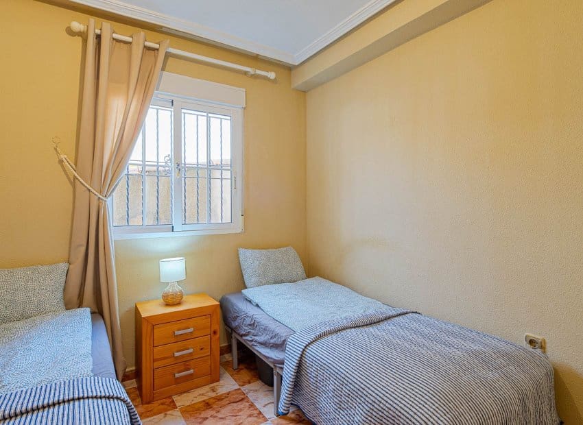 3 makuuhuone Omakotitalo myytävänä paikassa Orihuela Costa mukana uima-altaan - 269 900 € (Ref: 9996232)