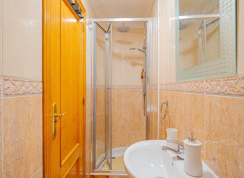 3 makuuhuone Omakotitalo myytävänä paikassa Orihuela Costa mukana uima-altaan - 269 900 € (Ref: 9996232)