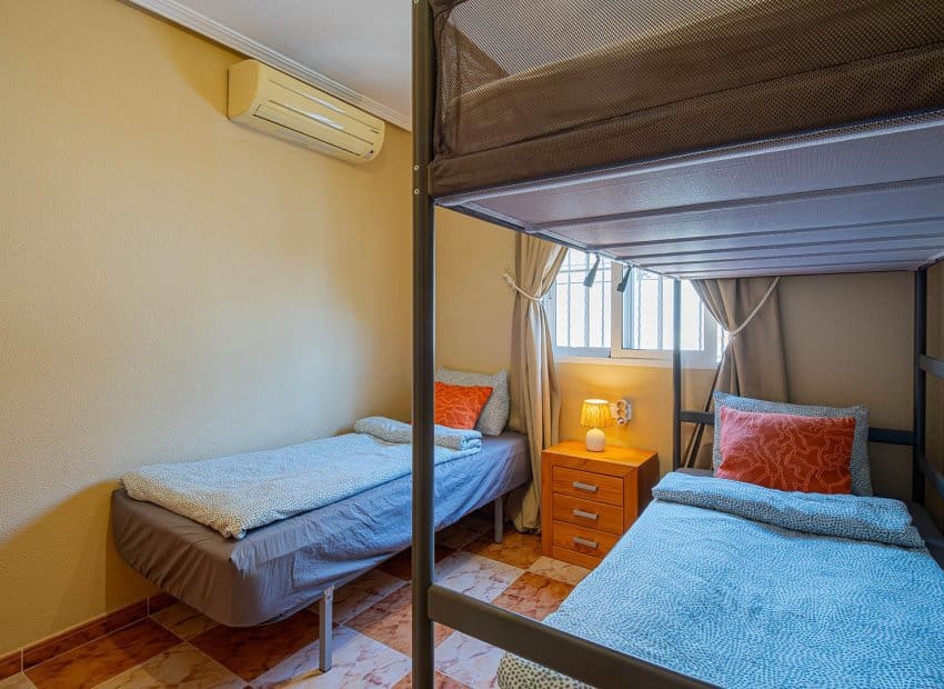 3 makuuhuone Omakotitalo myytävänä paikassa Orihuela Costa mukana uima-altaan - 269 900 € (Ref: 9996232)