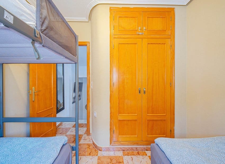 3 makuuhuone Omakotitalo myytävänä paikassa Orihuela Costa mukana uima-altaan - 269 900 € (Ref: 9996232)