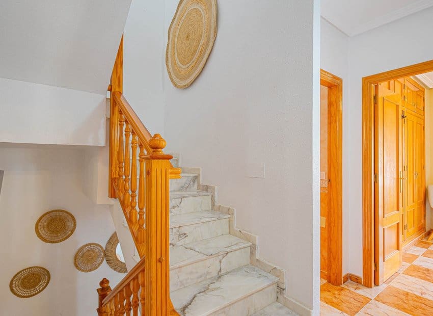 3 makuuhuone Omakotitalo myytävänä paikassa Orihuela Costa mukana uima-altaan - 269 900 € (Ref: 9996232)