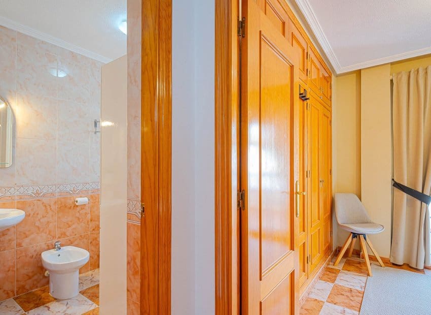 3 makuuhuone Omakotitalo myytävänä paikassa Orihuela Costa mukana uima-altaan - 269 900 € (Ref: 9996232)