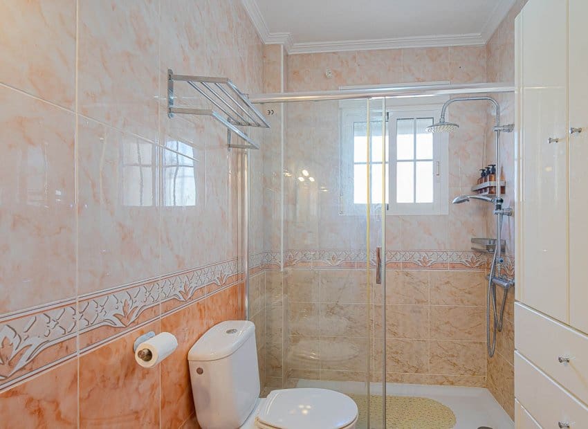 3 makuuhuone Omakotitalo myytävänä paikassa Orihuela Costa mukana uima-altaan - 269 900 € (Ref: 9996232)